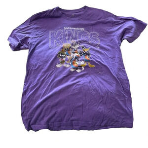Junk Food Clothing size large Sacramento Kings Space Jam purple T-shirt